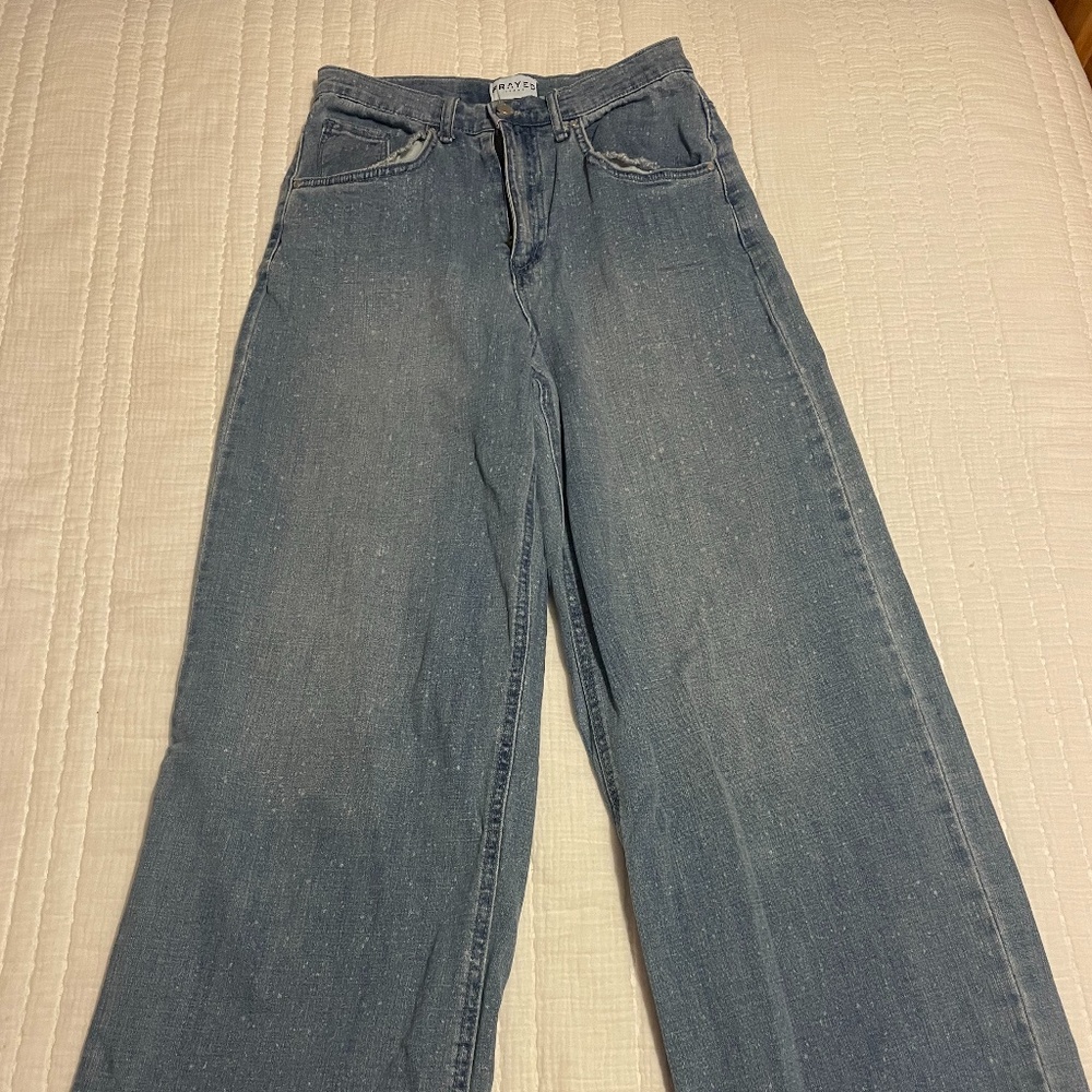 FRAYED Loose Fit Blue Jeans